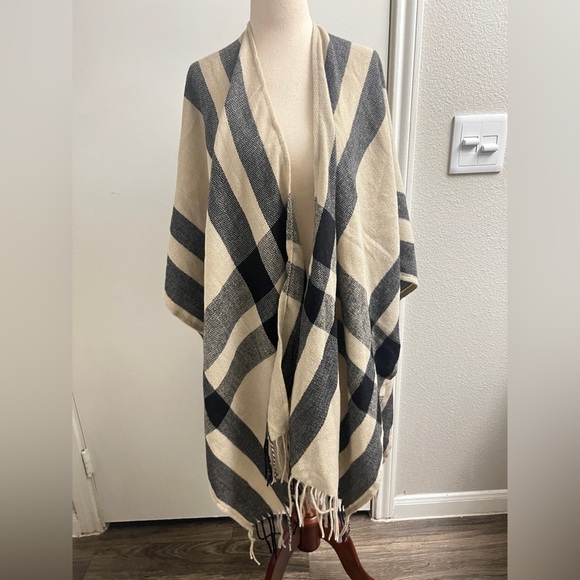 NWT Banana Republic Cashmere Blend Shawl - Picture 2 of 5